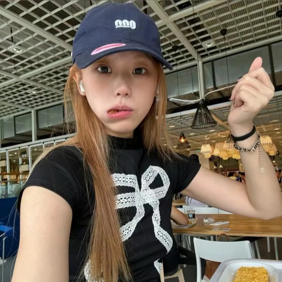 她来到我身边封面